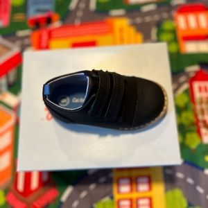 Cat & Jack size Gunther Sneakers size 6 Navy